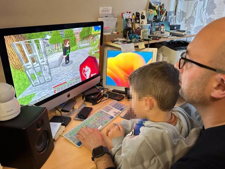 1736503874_Desarrollan-en-la-UCAM-juego-en-Minecraft-para-salvar-vidas.jpg