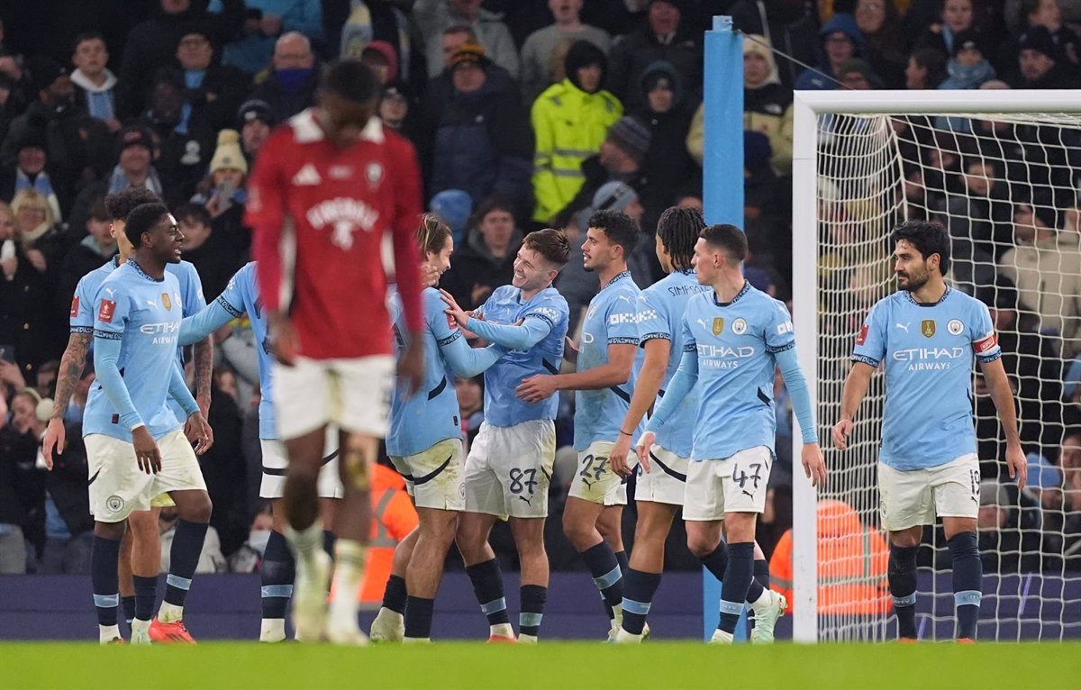 1736629973_Liverpool-Chelsea-y-Manchester-City-avanzan-a-octavos-de-final.jpg