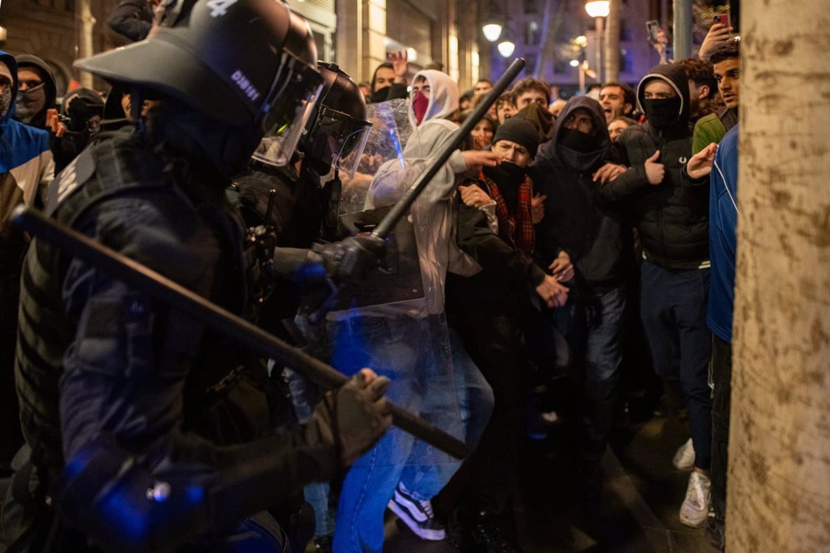 1738121773_Protestantes-se-oponen-a-la-limpieza-de-barricadas-Antifa-en.jpg