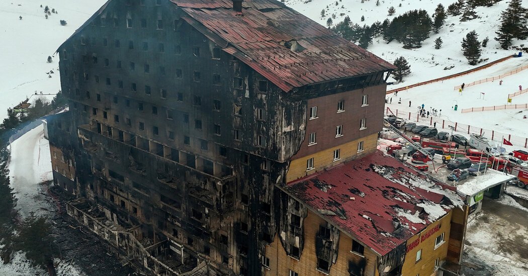 Incendio-mortal-en-estacion-de-esqui-turca-causa-dolor-e.jpg