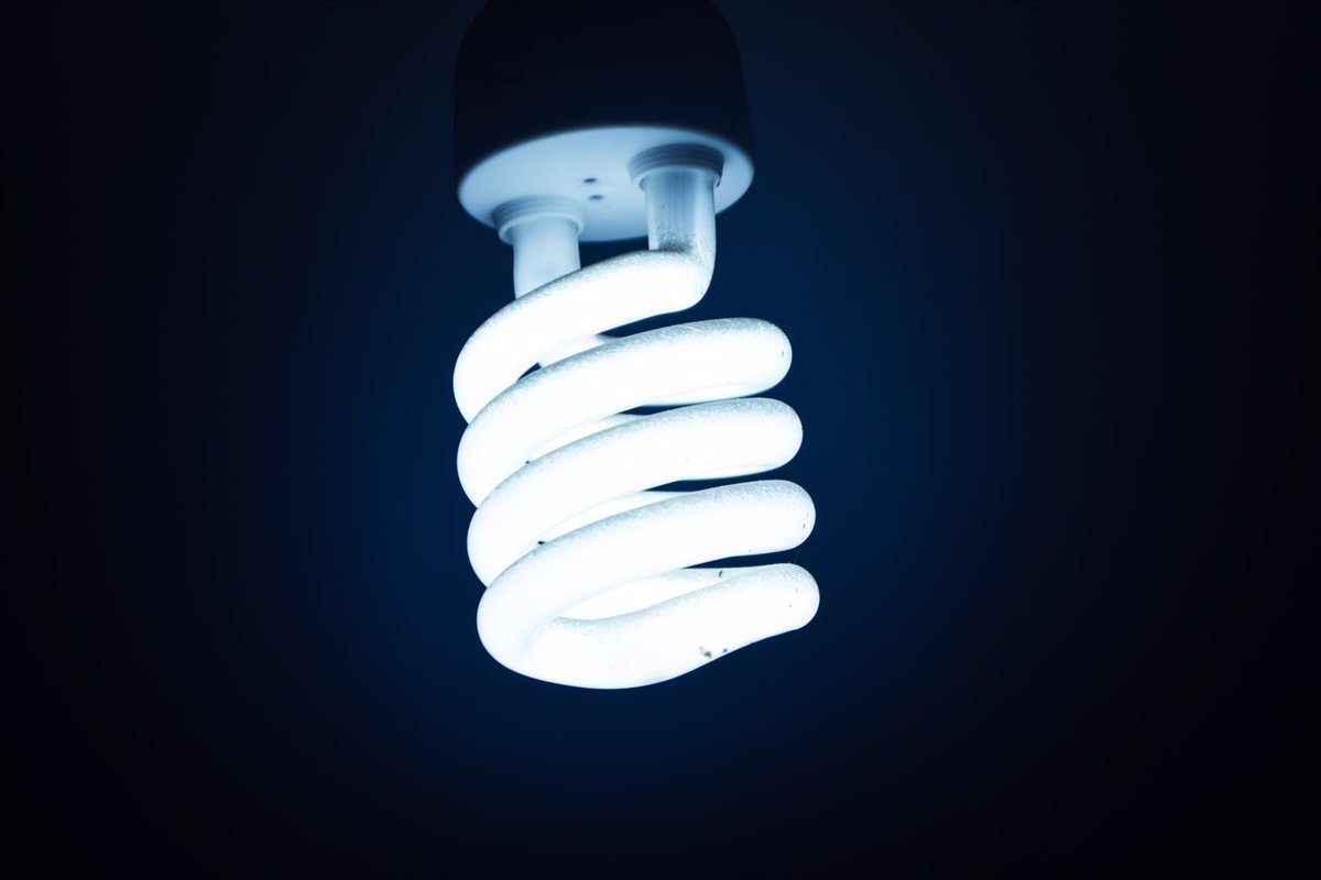 1740236764_El-precio-de-la-luz-se-mantiene-por-debajo-de.jpg