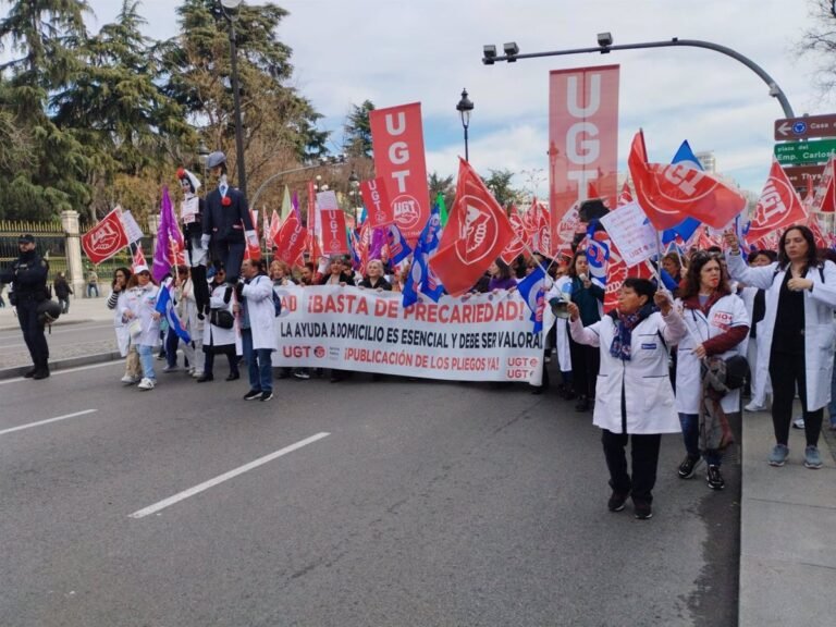 400-trabajadores-de-Ayuda-a-Domicilio-exigen-mejoras-laborales-Hemos.jpg