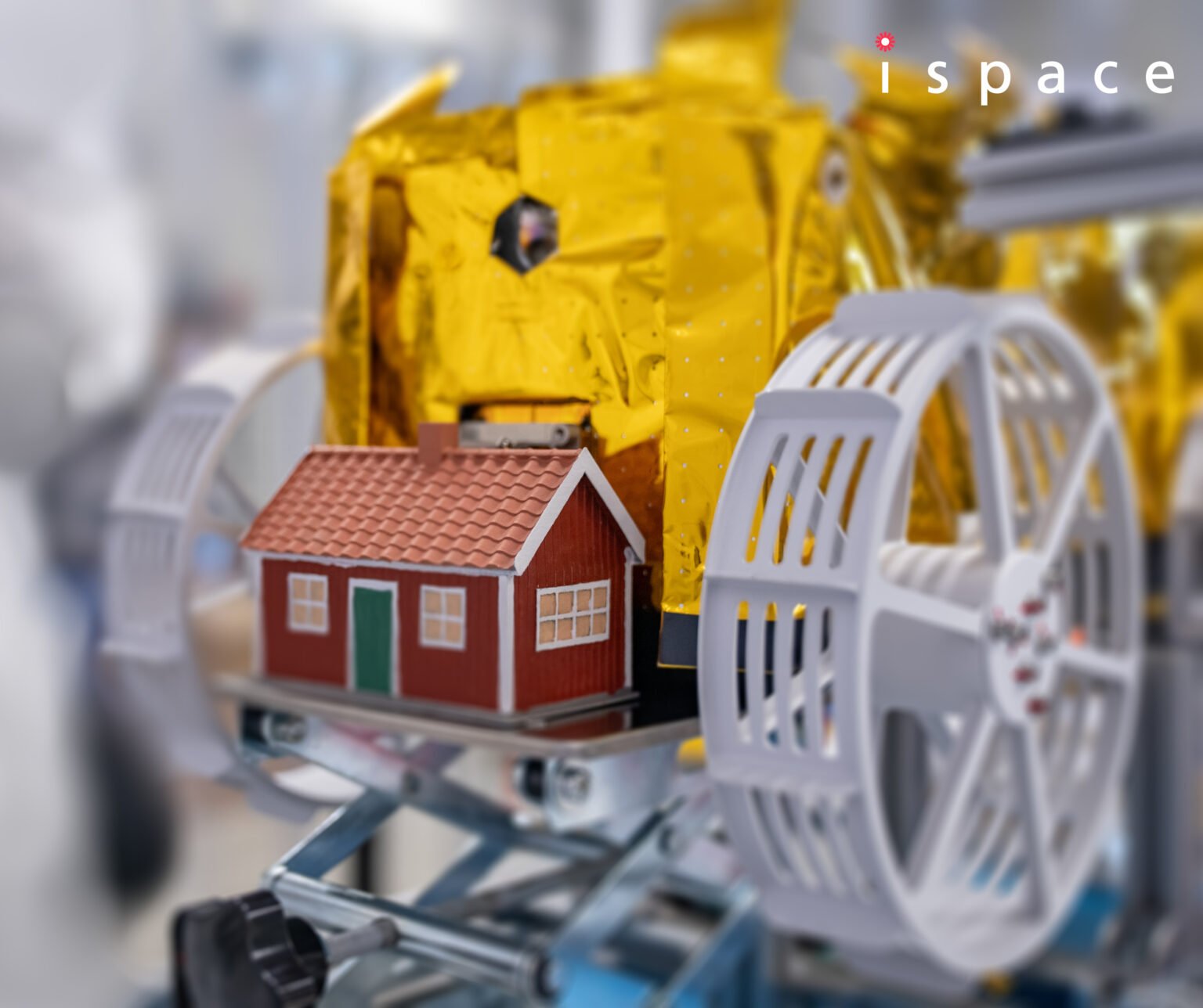 Tiny Model Red House, Moonhouse, está montada en el Ispace de Lander's