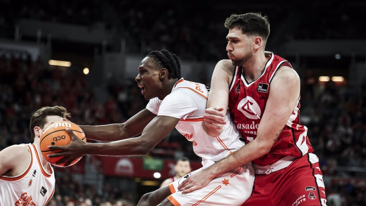 El-Valencia-Basket-arrasa-y-La-Laguna-Tenerife-gana-un.jpg
