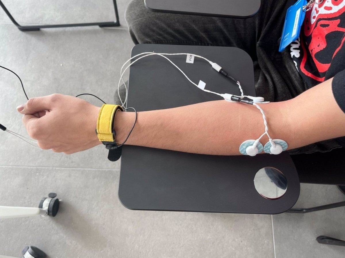 1744406977_Estudio-clinico-de-estimulacion-sensorial-para-reducir-temblor-de-Parkinson.jpg