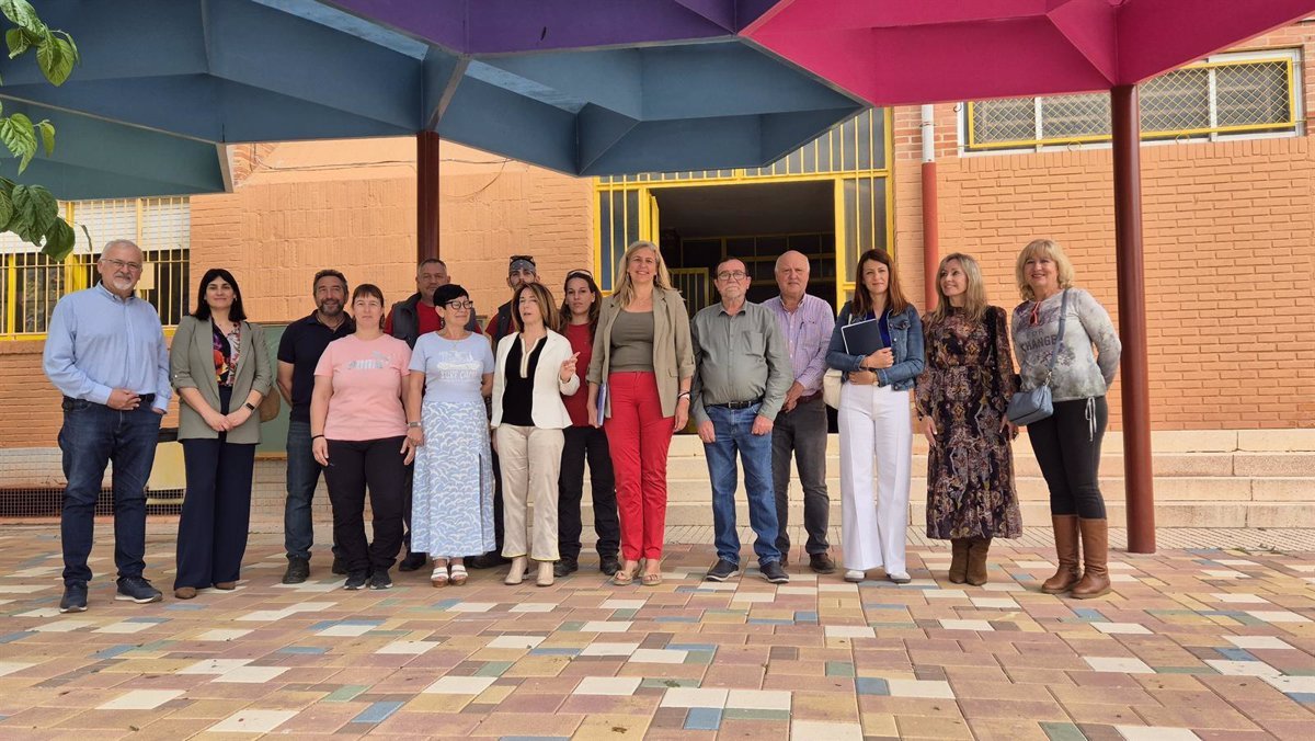 1746624853_El-Ayuntamiento-de-Murcia-mejora-centros-educativos-con-pergola-y.jpg