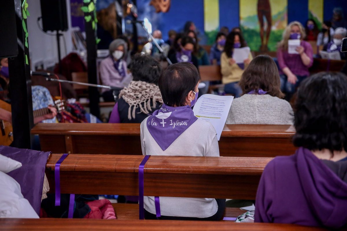 1746735943_La-Revuelta-de-Mujeres-en-la-Iglesia-espera-igualdad-con.jpg