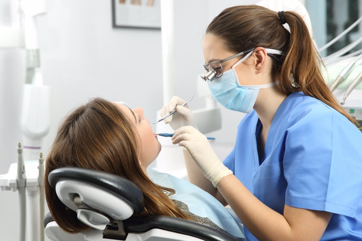 El-68-de-los-espanoles-reduce-visitas-al-dentista-por.jpg