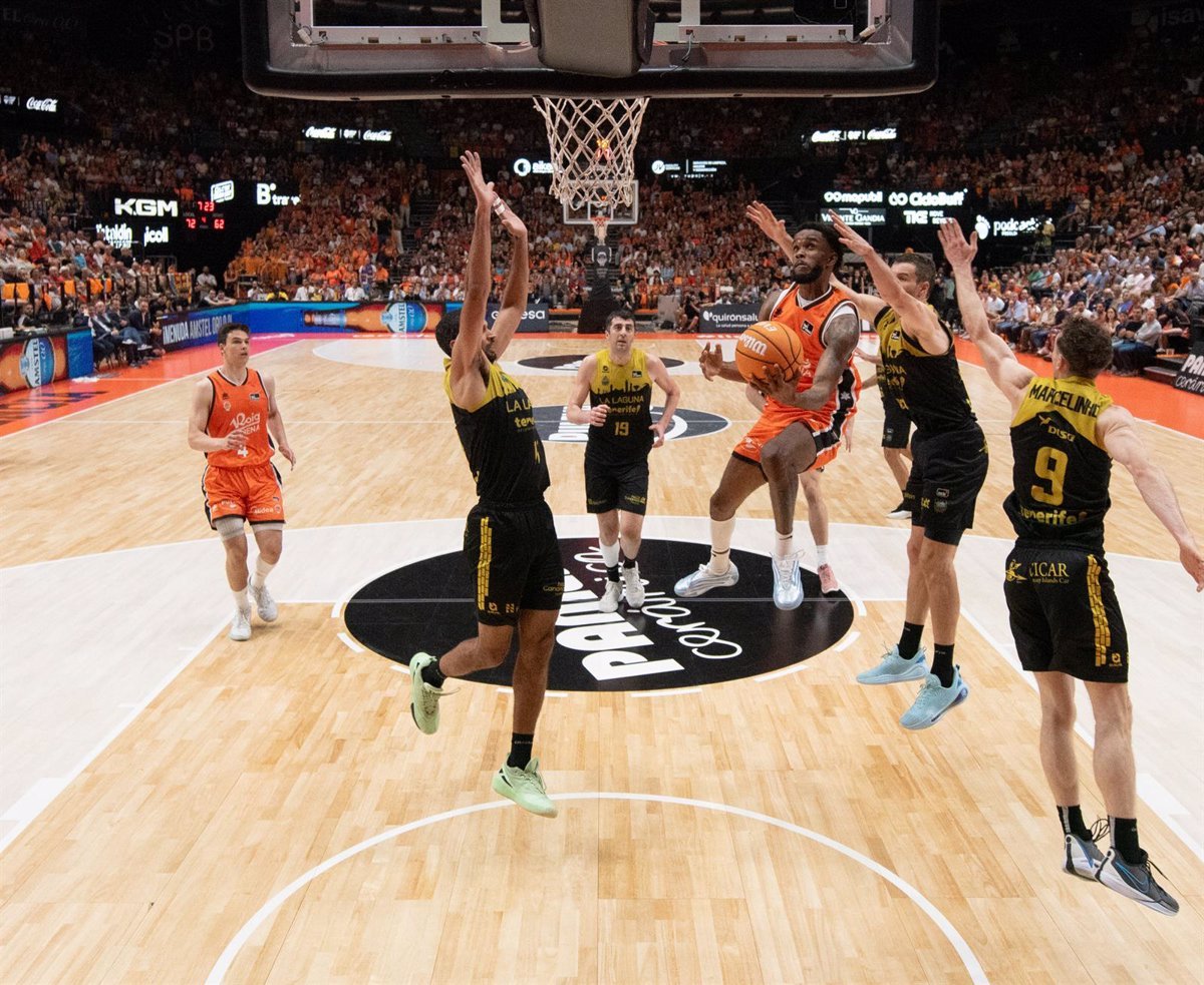 1749804178_Valencia-Basket-acerca-la-final-de-la-Liga.jpg