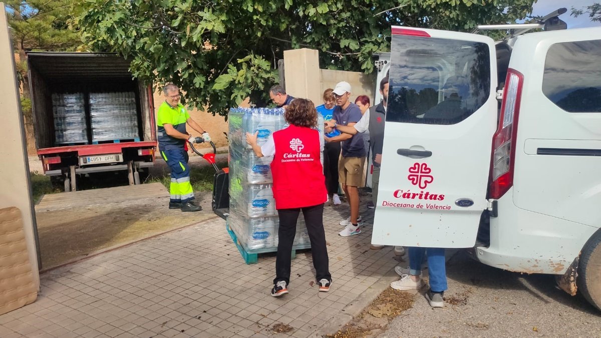 Caritas-homenajea-a-los-voluntarios-que-siguen-acompanando-a-las.jpg