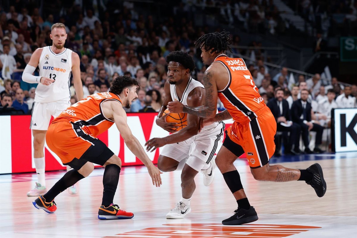 El-Real-Madrid-arrasa-al-Valencia-Basket-en-el-ultimo.jpg