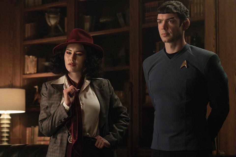 De izquierda a derecha, Christina Chong como LaÃan y Ethan Peck como Spock en la temporada 3, episodio 4 de Strange New Worlds transmitido en Paramount+. Crédito de la foto: Marni GrossmanParamount+