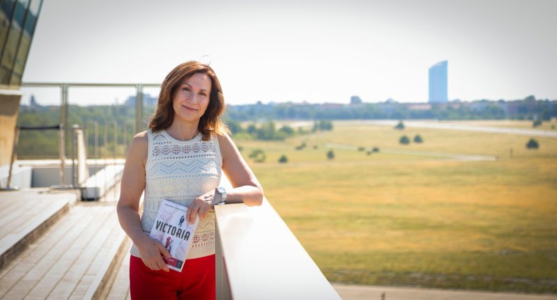 Paloma Sánchez-Garnica en el aeropuerto de Tempelhof