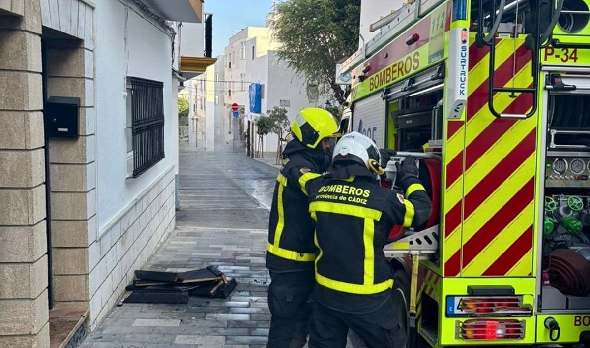 Doce-desalojados-por-incendio-en-garaje-comunitario-en-Ubrique-Cadiz.jpg