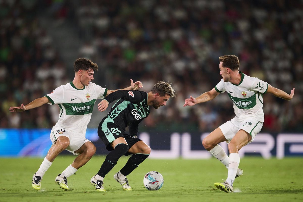 El-Elche-empata-con-el-Betis-en-su-regreso-a.jpg