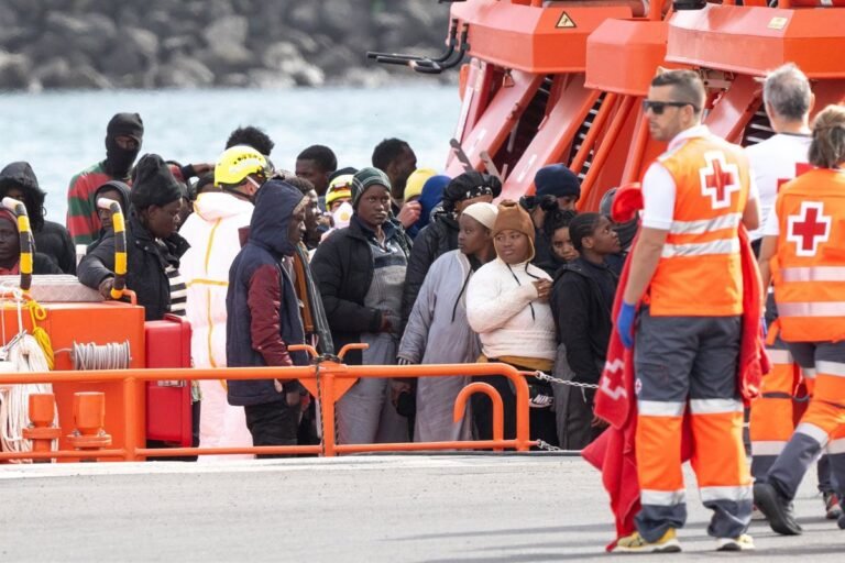 El-Gobierno-comenzara-el-traslado-de-menores-migrantes-a-la.jpg