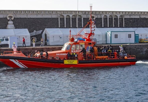 El-Gobierno-trasladara-hasta-tres-menores-migrantes-a-la-Peninsula.jpg