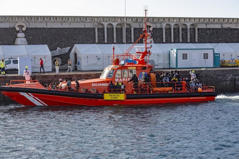 El-Gobierno-trasladara-hasta-tres-menores-migrantes-a-la-Peninsula.jpg