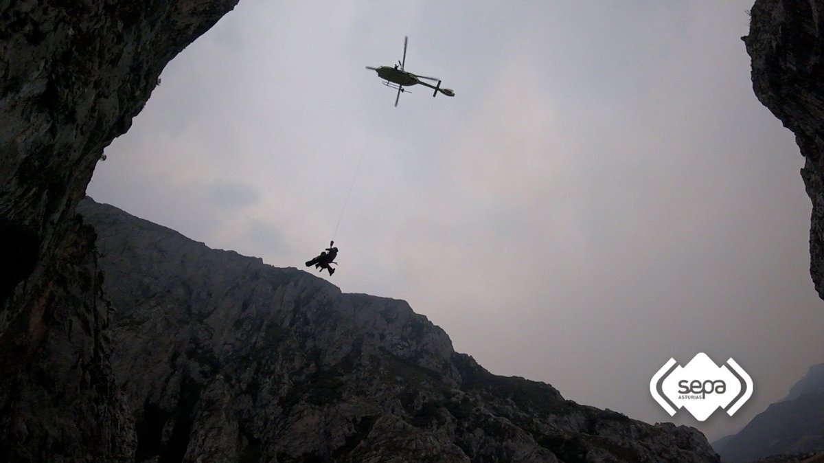 El-helicoptero-medicalizado-del-SEPA-rescata-a-dos-personas-heridas.jpg