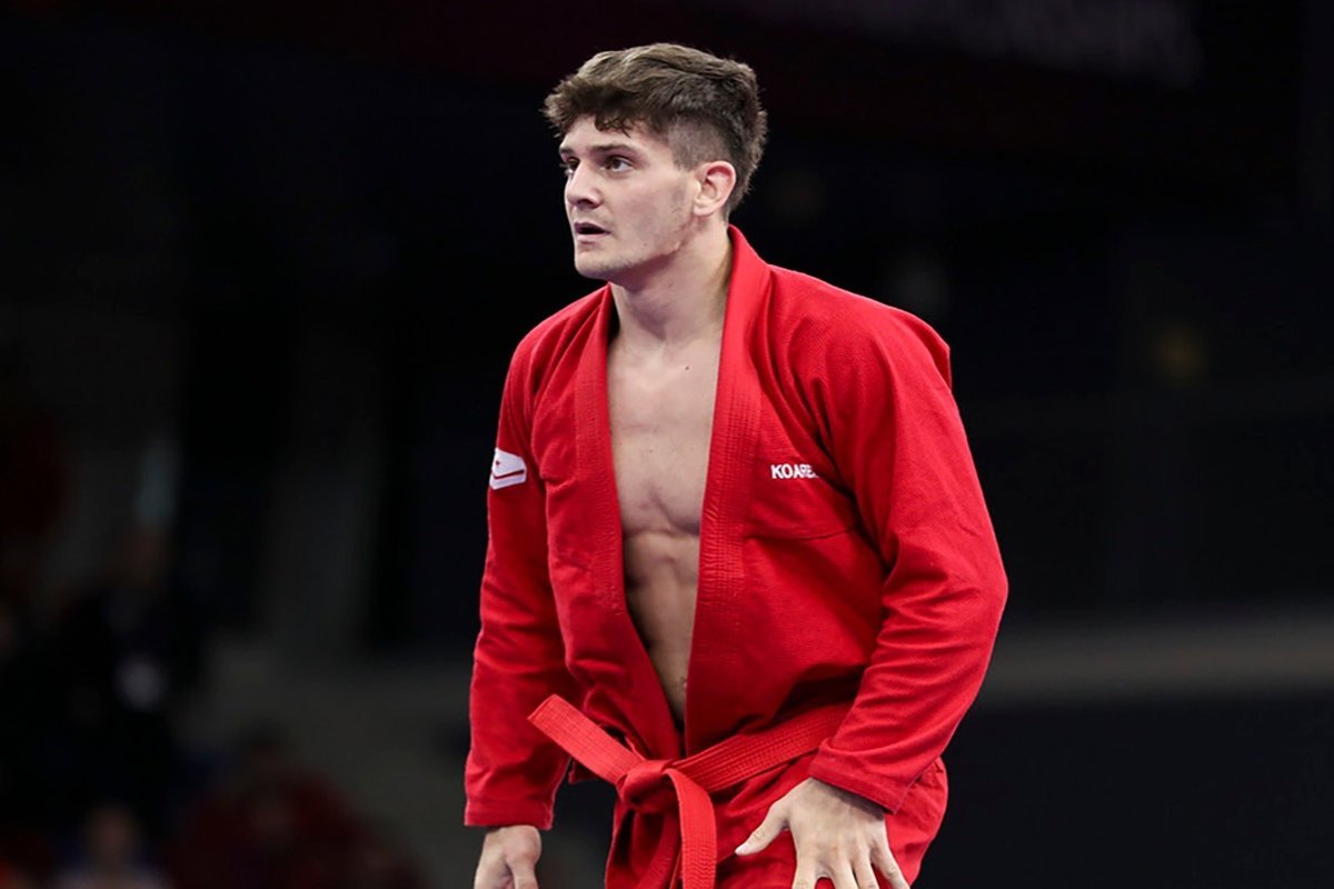 Iker-Camara-triple-campeon-del-mundo-de-grappling-GI-tras.jpg