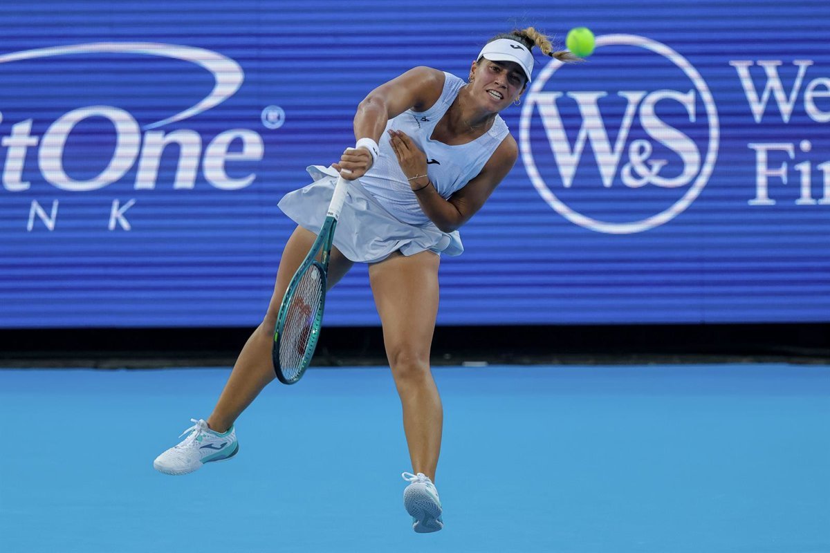 Jessica-Bouzas-cae-en-su-debut-en-Monterrey-ante-Kamilla.jpg