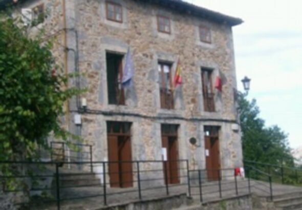 Jose-Fernandez-nuevo-alcalde-de-San-Roque-de-Riomiera-tras.jpg