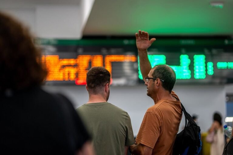 Renfe-sigue-sin-trenes-entre-Galicia-y-Madrid-por-incendios.jpg