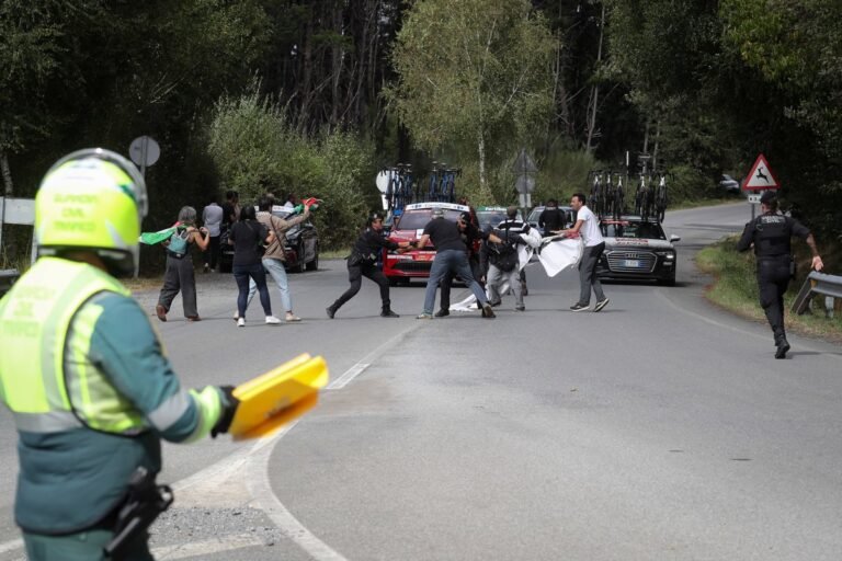 Aumentan-a-10-los-detenidos-en-protestas-propalestinas-en-La.jpg