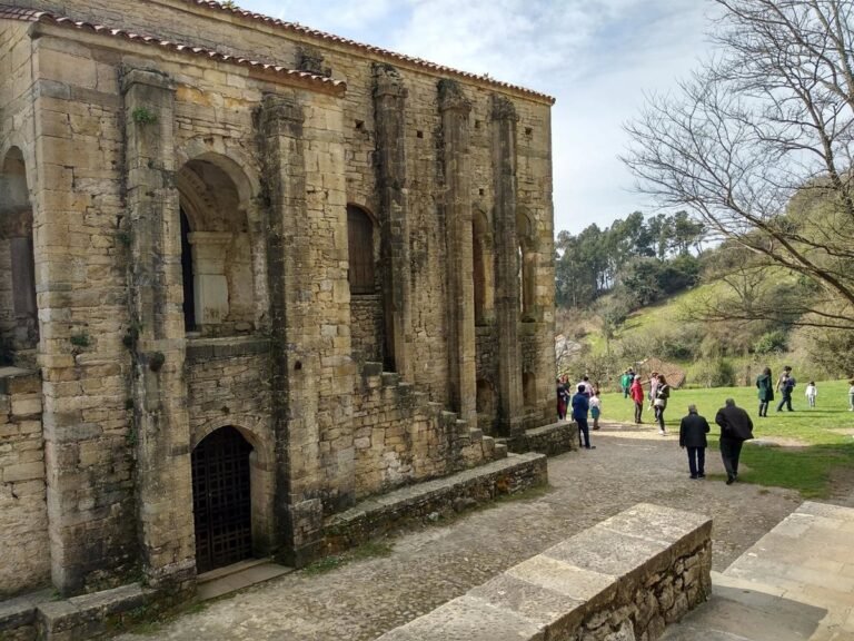 Cultura-licita-senda-peatonal-entre-Santa-Maria-del-Naranco-y.jpg