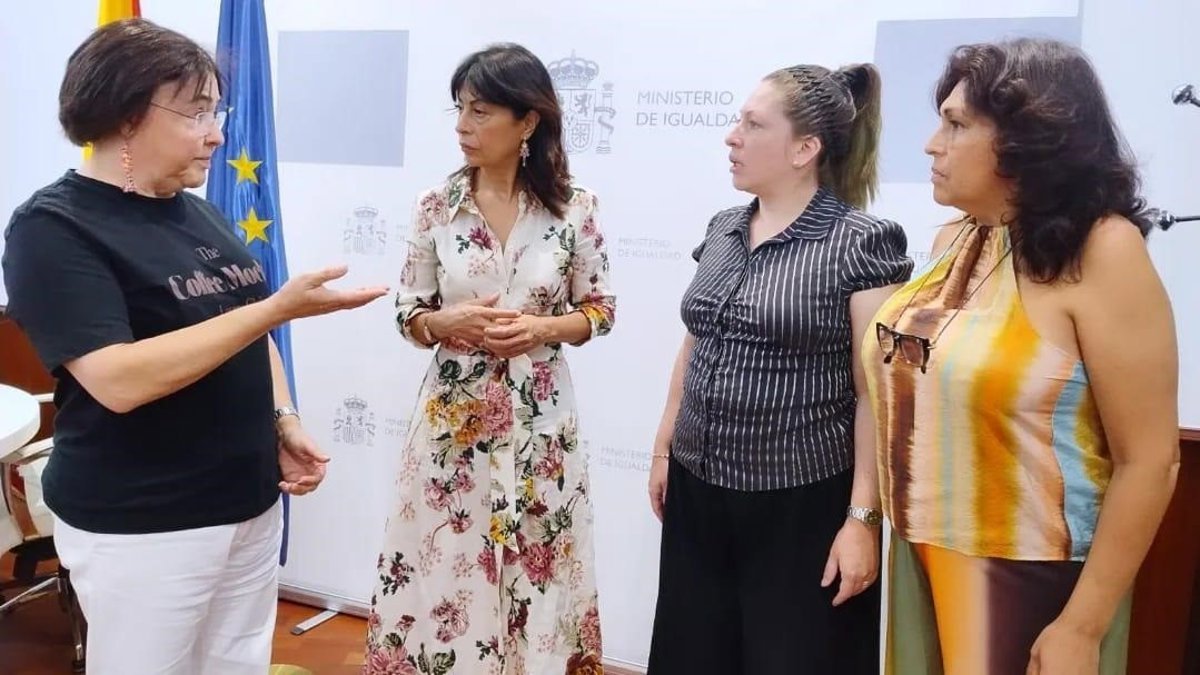 El-Sindicato-OTRAS-se-reune-con-Redondo-para-exigir-la.jpg