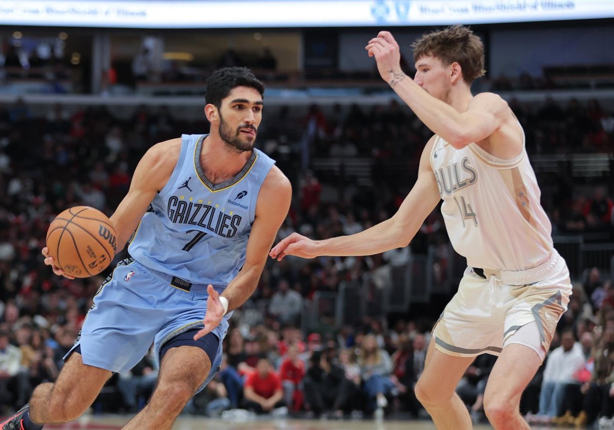 Aldama-y-los-Grizzlies-ganan-a-los-Pelicans-en-la.jpg