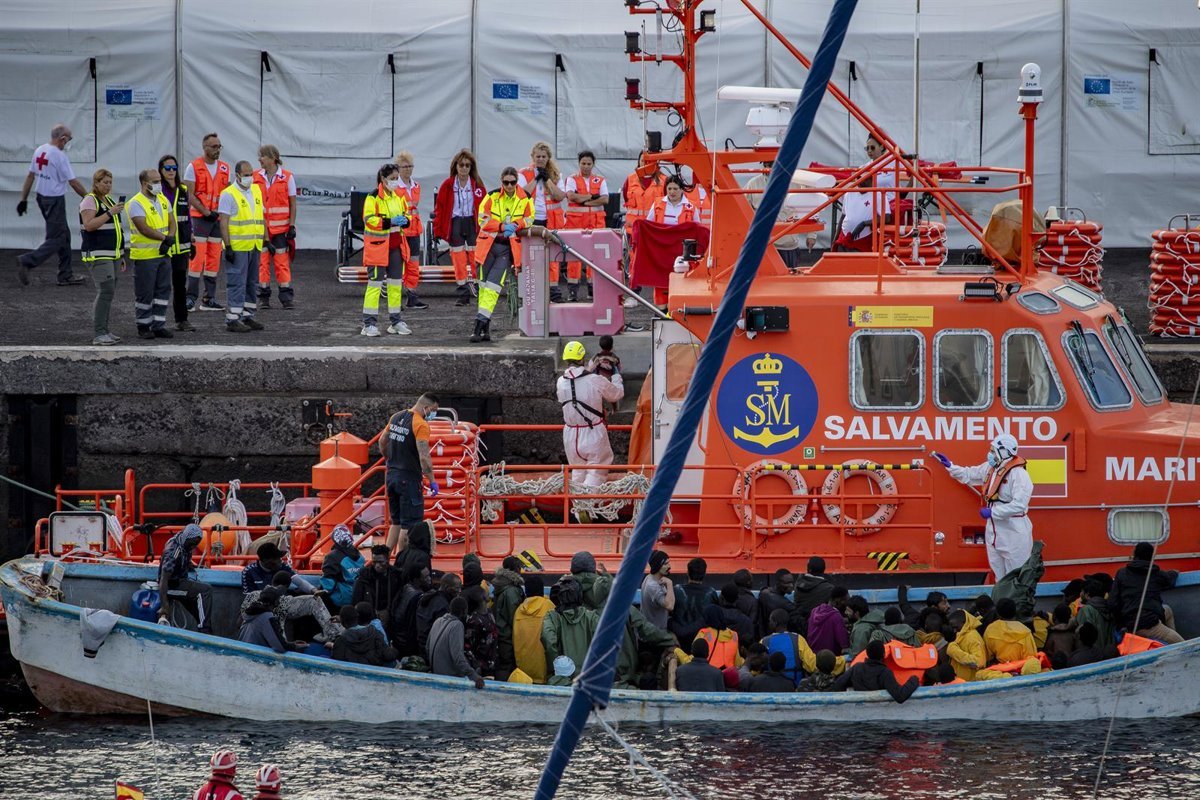 Descienden-llegadas-migrantes-a-Canarias-y-aumentan-en-Baleares-en.jpg