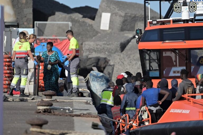 El-Gobierno-ofrece-130-plazas-para-menores-migrantes-hasta-fin.jpg