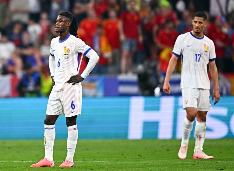 Francia-empata-en-Islandia-sin-Mbappe-Alemania-gana-y-Belgica.jpg