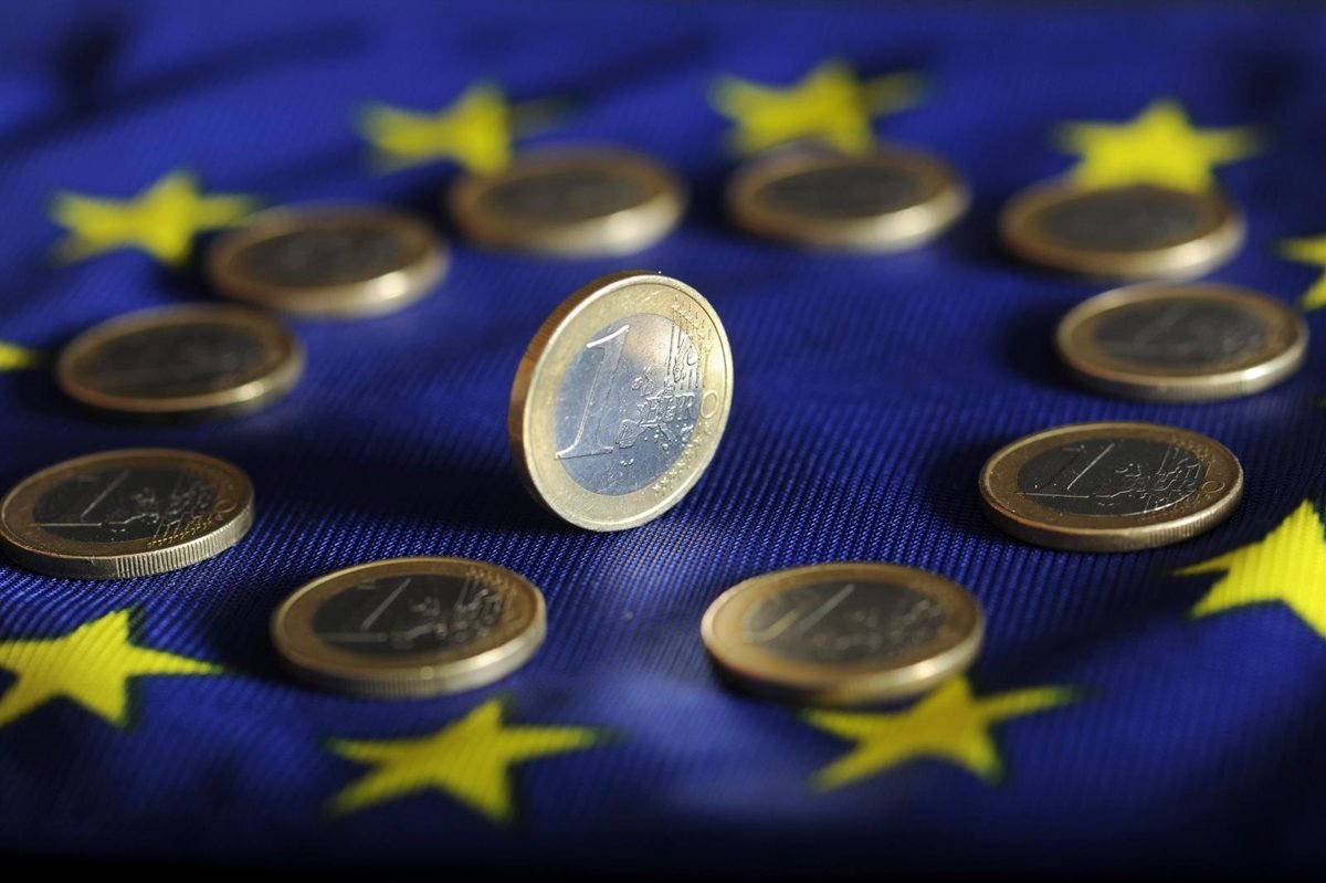 Lagarde-insta-a-reforzar-el-euro-para-competir-con-el.jpg