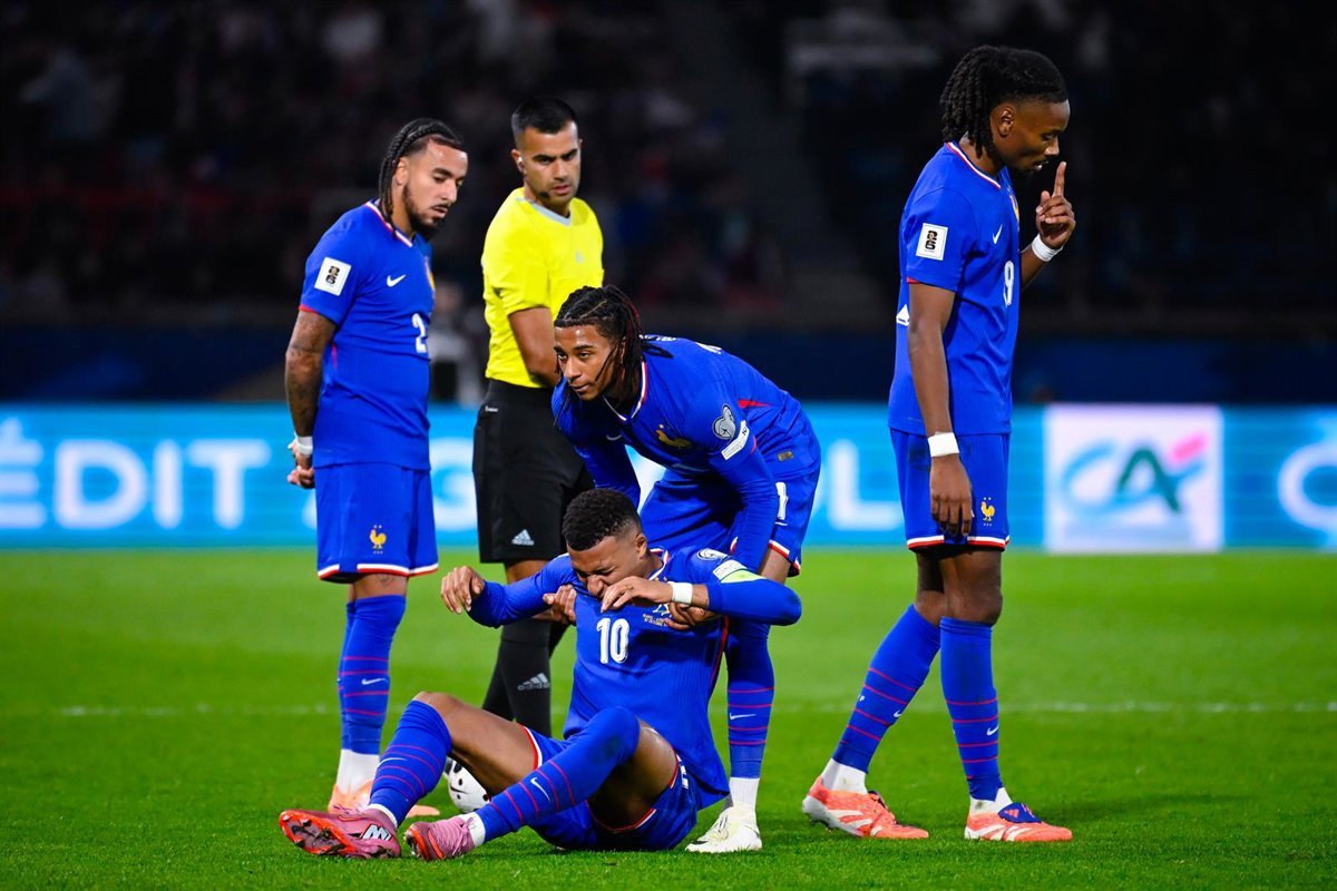 Mbappe-lidera-a-Francia-ante-Azerbaiyan-y-acaba-lesionado.jpg