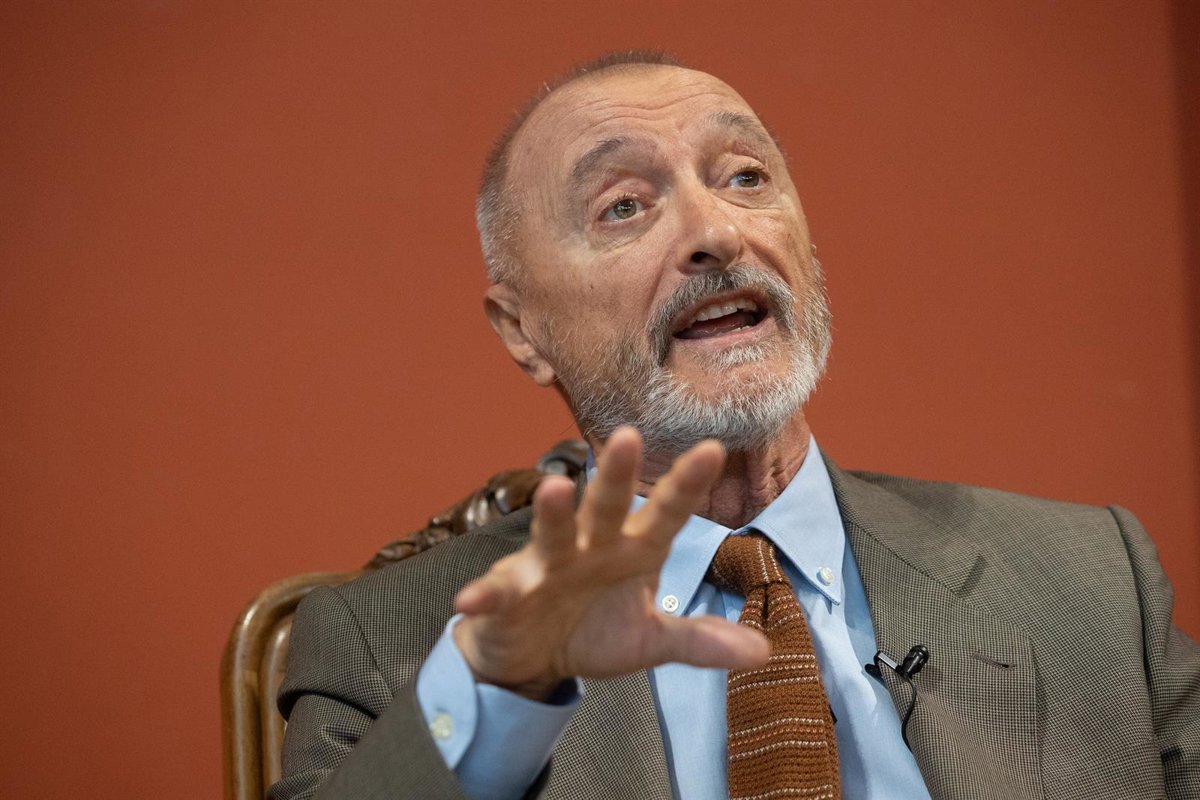 Perez-Reverte-critica-al-director-del-Cervantes-y-acusa-a.jpg