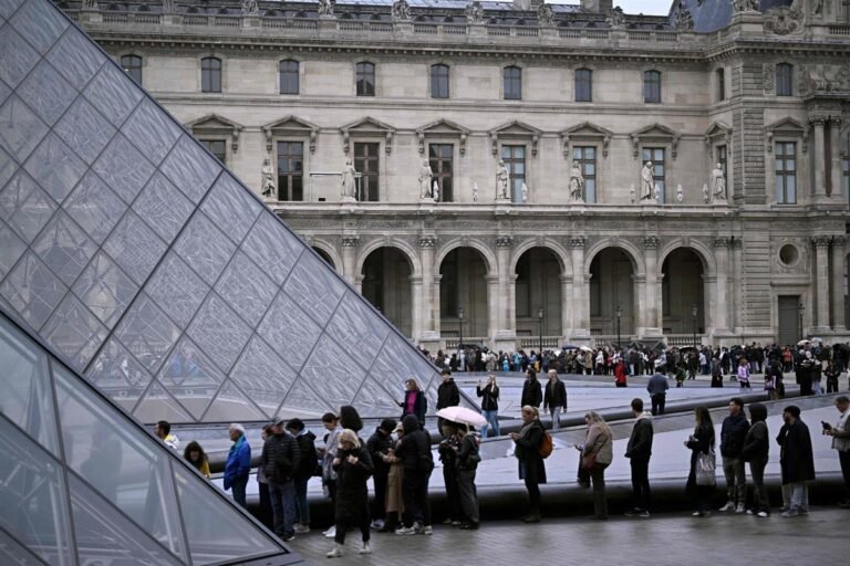 El-Museo-del-Louvre-implementara-nuevos-dispositivos-de-seguridad-contra.jpg