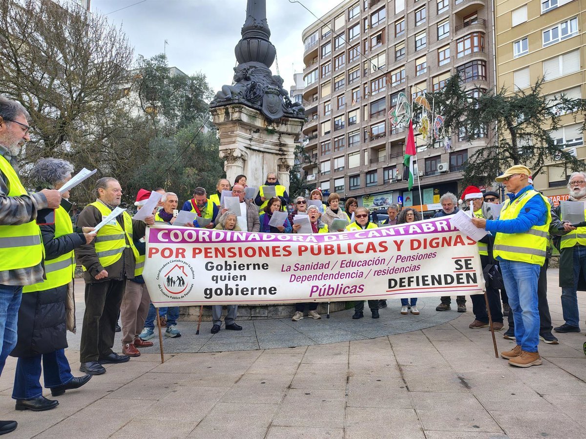 Pensionistas-cantan-villancicos-por-pensiones-dignas-en-Santander.jpg