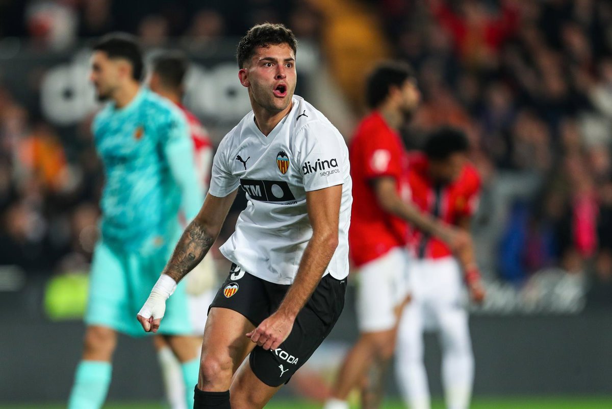 Valencia-y-Mallorca-siguen-en-aprietos-tras-su-empate-en.jpg
