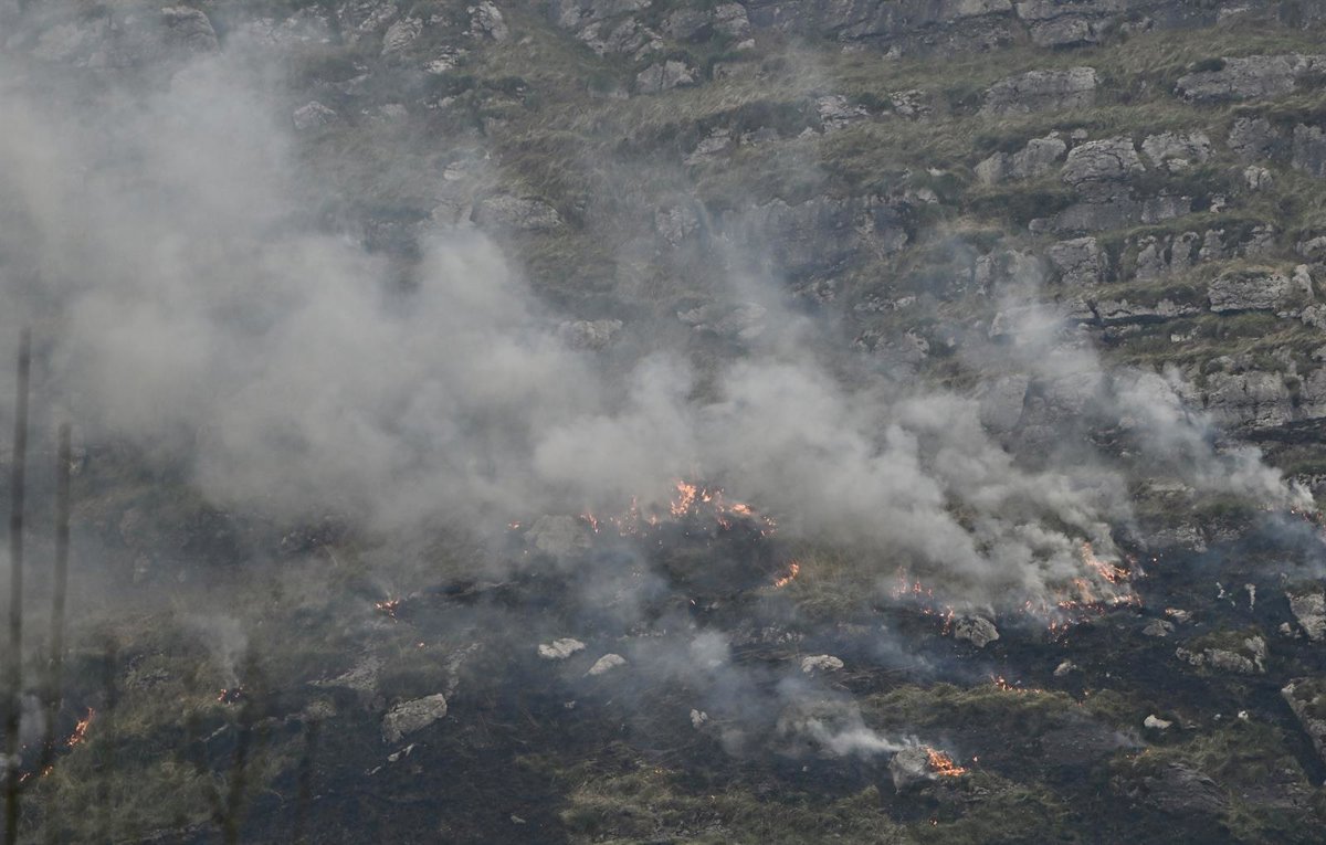 Cantabria-reporta-14-incendios-forestales-cuatro-de-ellos-activos.jpg