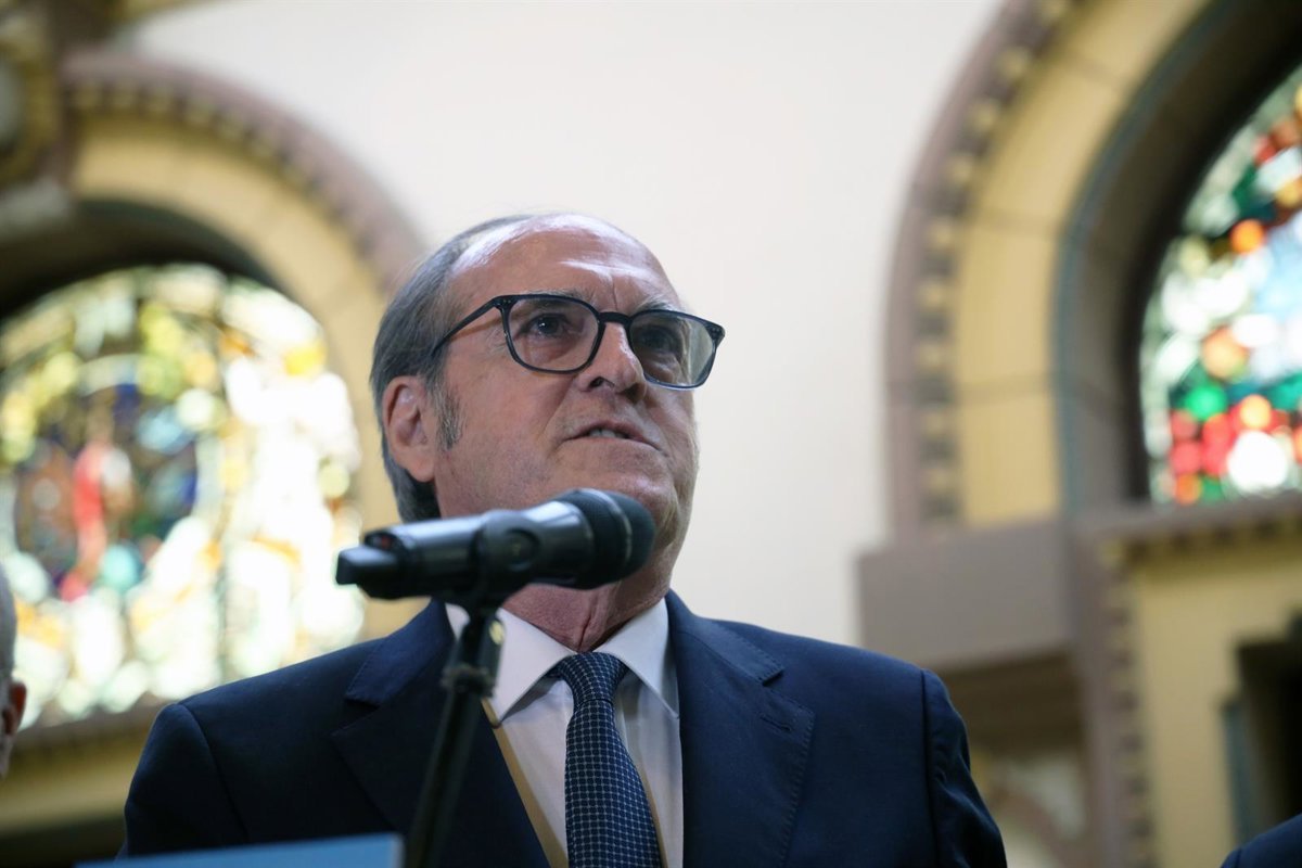 El-Defensor-del-Pueblo-informa-a-Exteriores-sobre-1600-correos.jpg