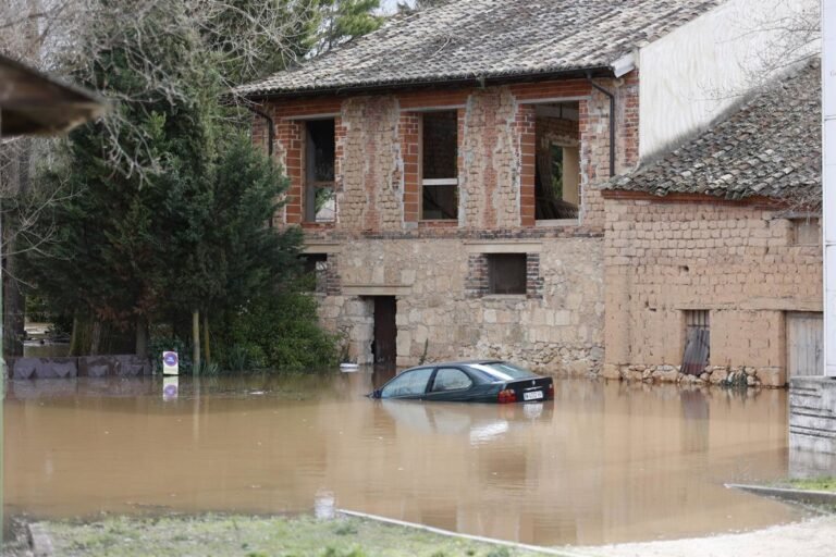 Situacion-de-emergencia-por-crecida-del-Duero-en-San-Esteban.jpg