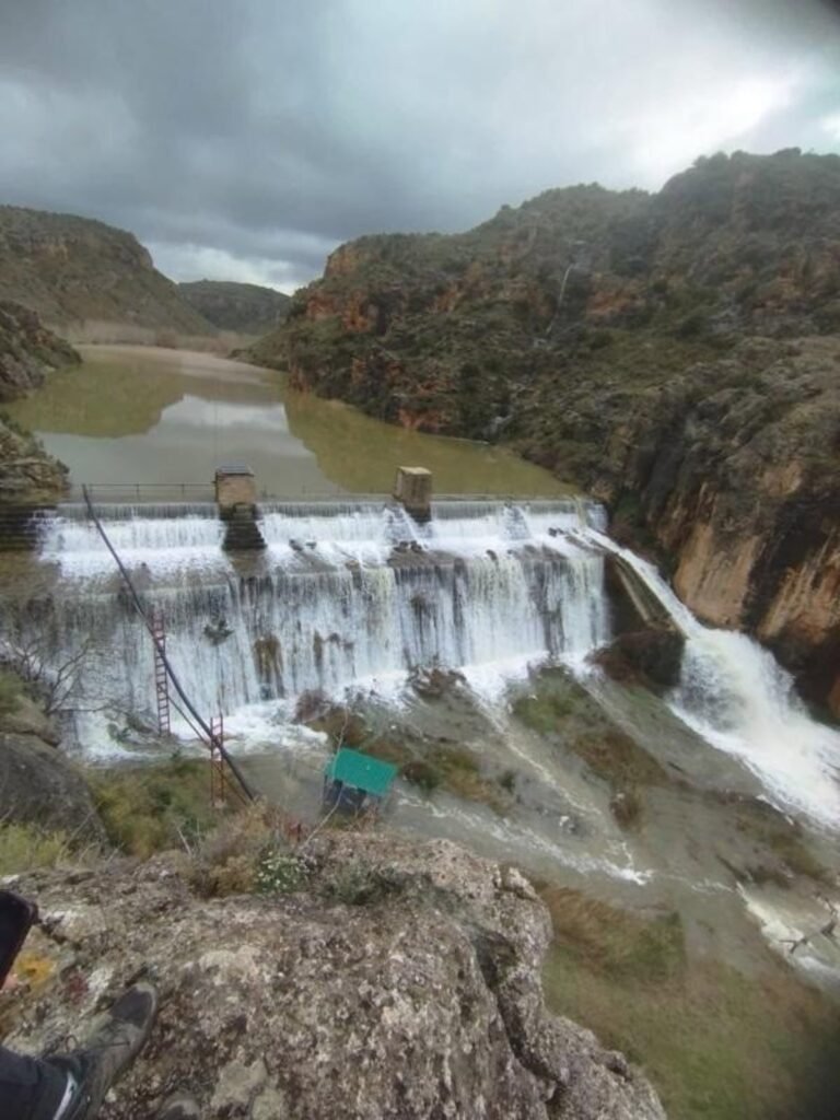 El-Gobierno-de-La-Rioja-controla-el-desbordamiento-del-embalse.jpg