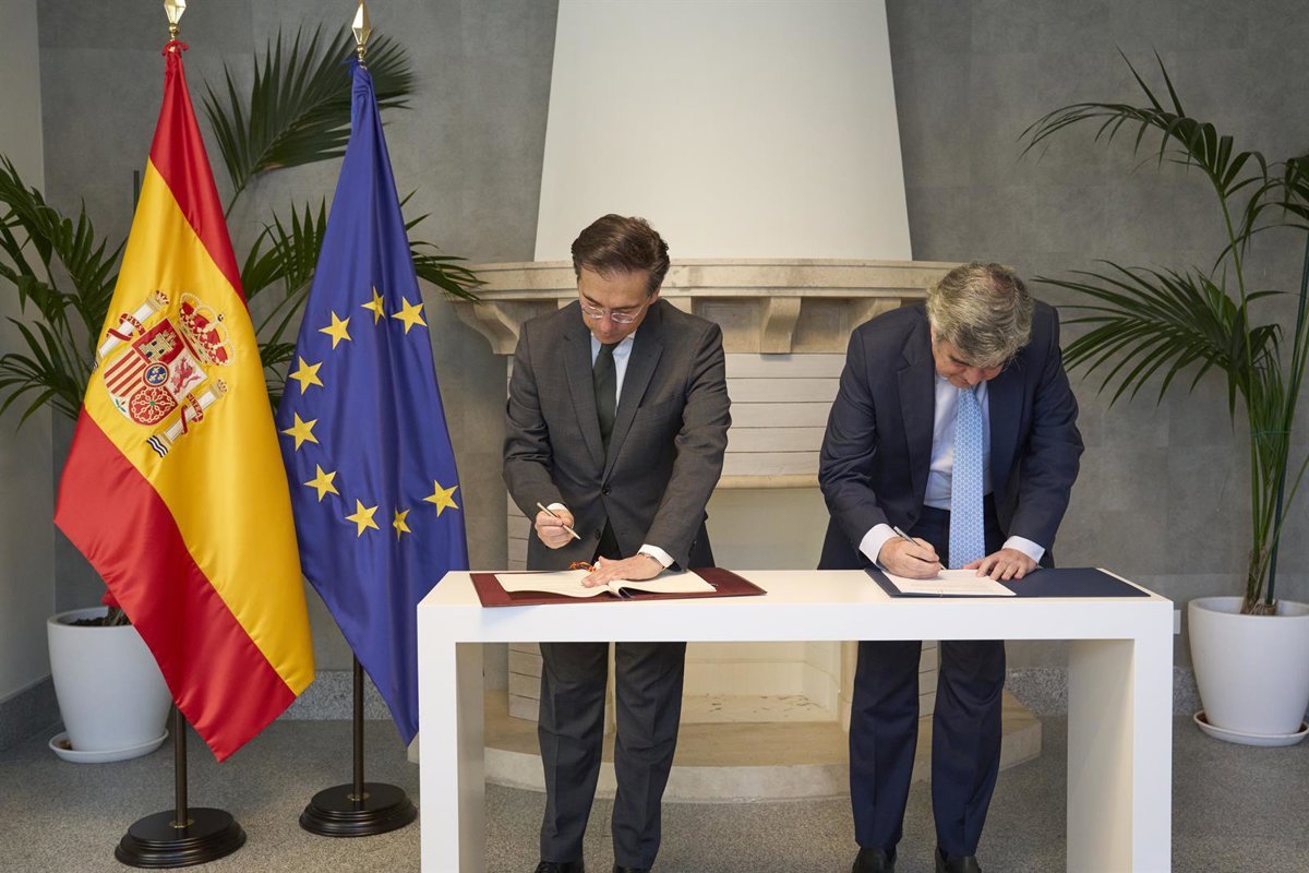 Exteriores-y-La-Caixa-promueven-arte-contemporaneo-en-embajadas-espanolas.jpg
