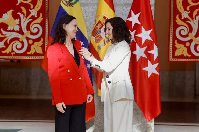 Ayuso-condecora-a-Maria-Corina-Machado-mientras-el-socialismo-del.jpg