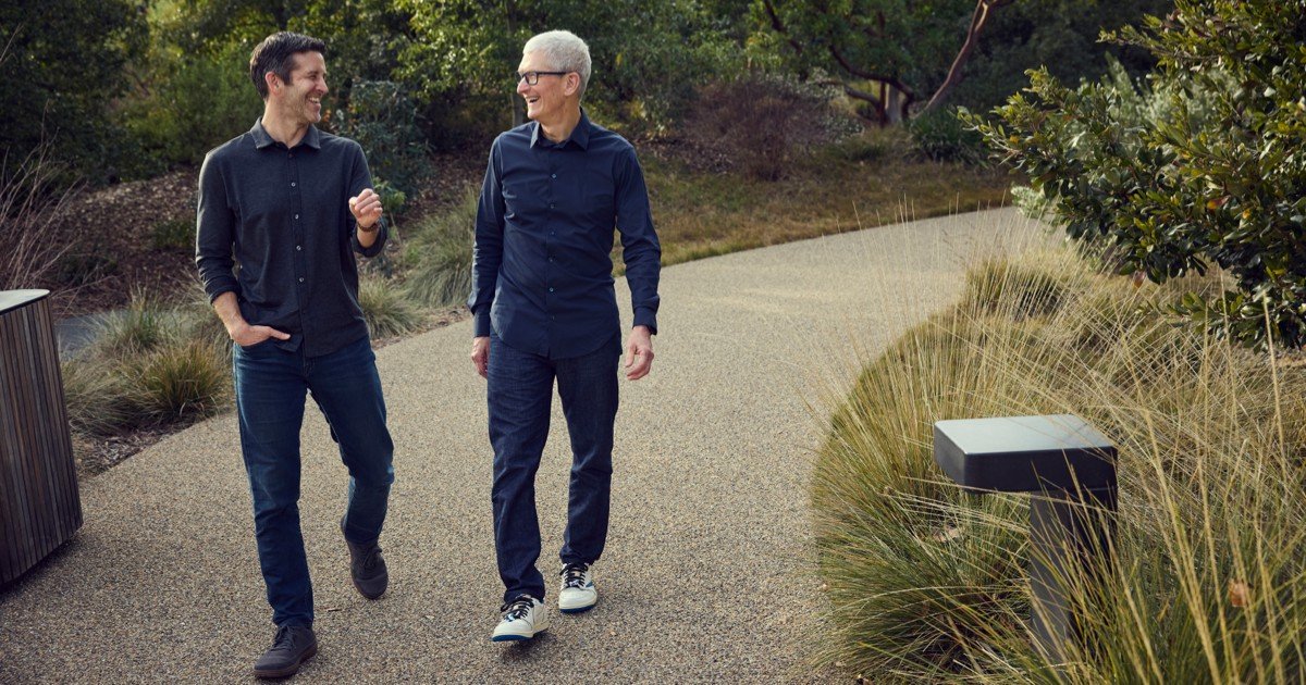 Tim-Cook-se-convierte-en-Presidente-Ejecutivo-de-Apple-John.jpg