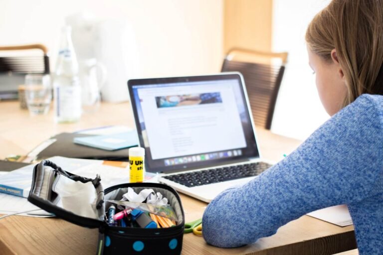 Formación online y certificados digitales: qué conviene comprobar antes de inscribirse